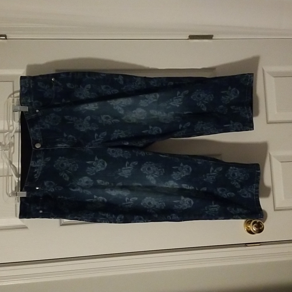 Rose pattern capris